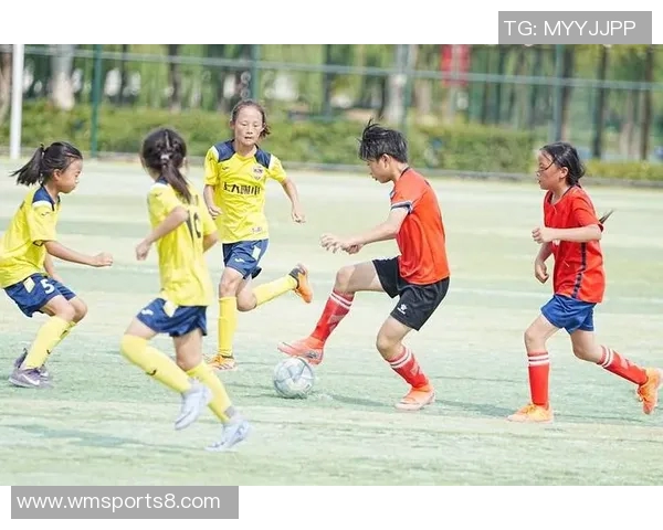 暑期足球训练营开启青少年足球梦想之旅提升技能锻炼身体收获友谊与快乐 暑期足球训练营开启青少年足球梦想之旅提升技能锻炼身体收获友谊与快乐